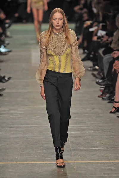 Look 8